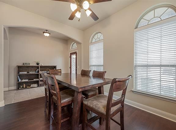 5th image of 1926 Bay Laurel Dr