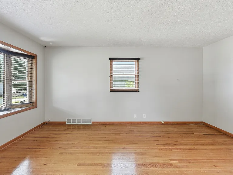3202 Calhoun St — Photo 6