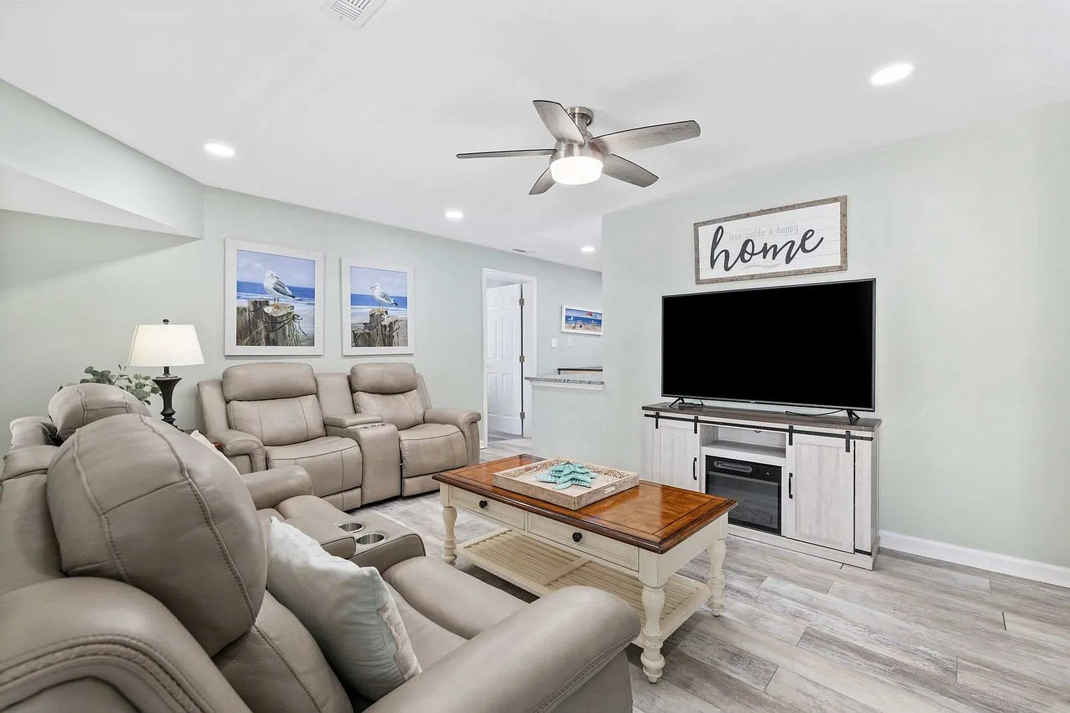 3 bed, 2.0 bath, 1044 sqft, $4,023 — Photo 1