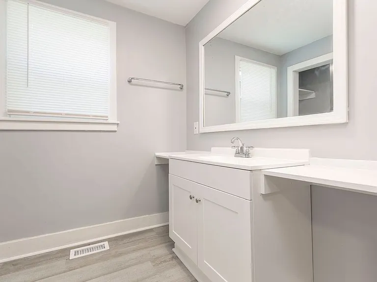 3624 Parthenia Ave — Photo 12