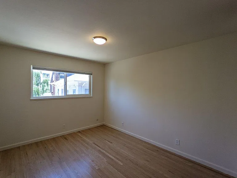 2534 Benvenue Ave — Photo 62