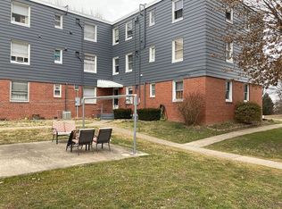 182 Kenna Dr BLDG 438, South Charleston, WV 25309