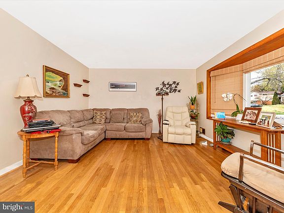 2nd image of 12904 Eloise Ave