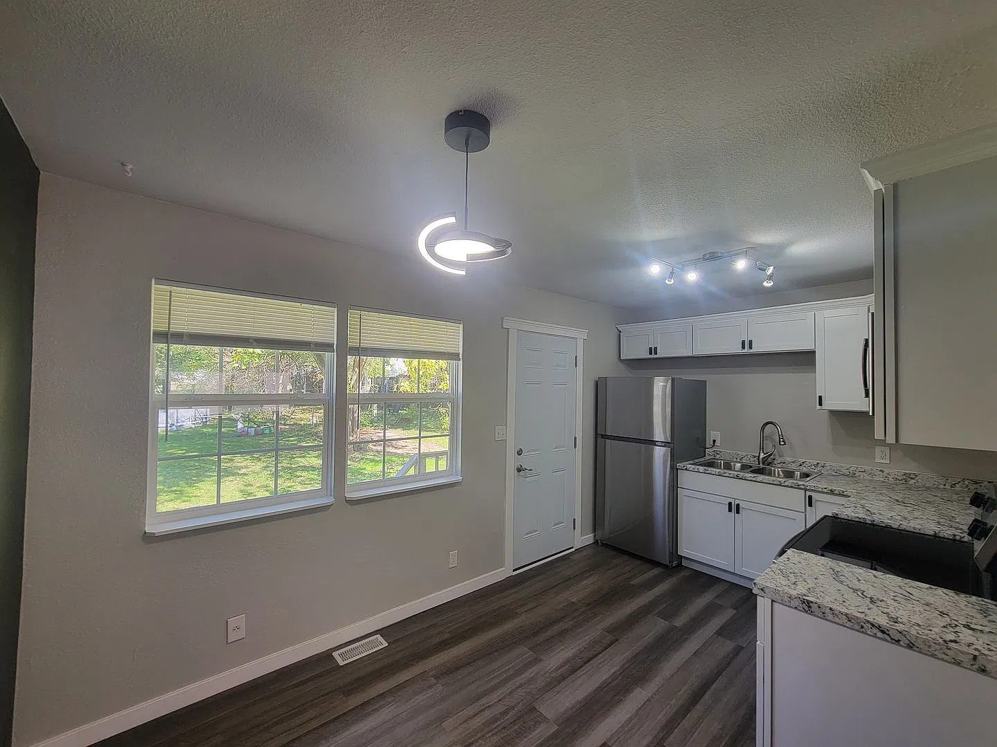 Don't Miss this 3 Bedroom / 1.5 BA Home! — Photo 3
