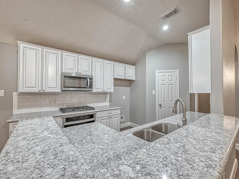 15943 Pleasant Green Cir — Photo 17