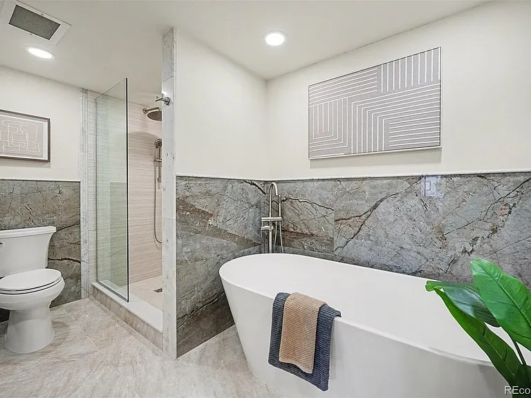 350 Detroit St #209 — Photo 15