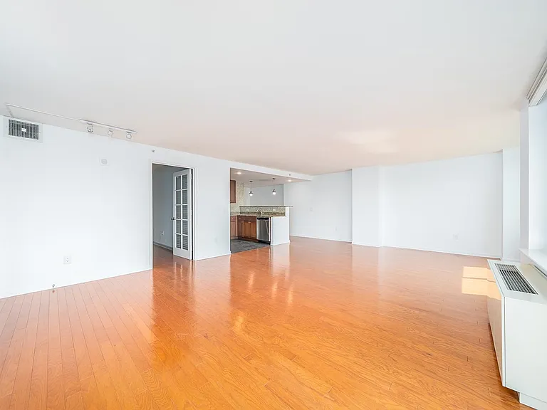 700 Grove St #8G — Photo 2