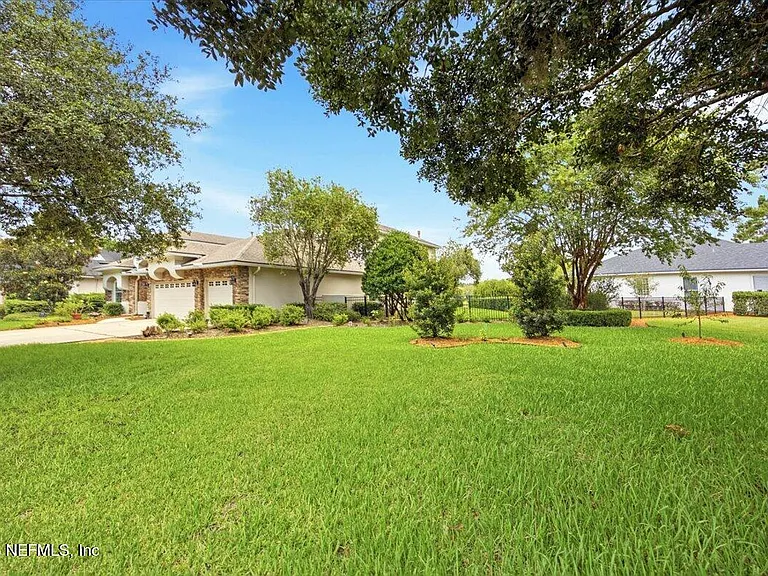 1357 Barrington Cir — Photo 4