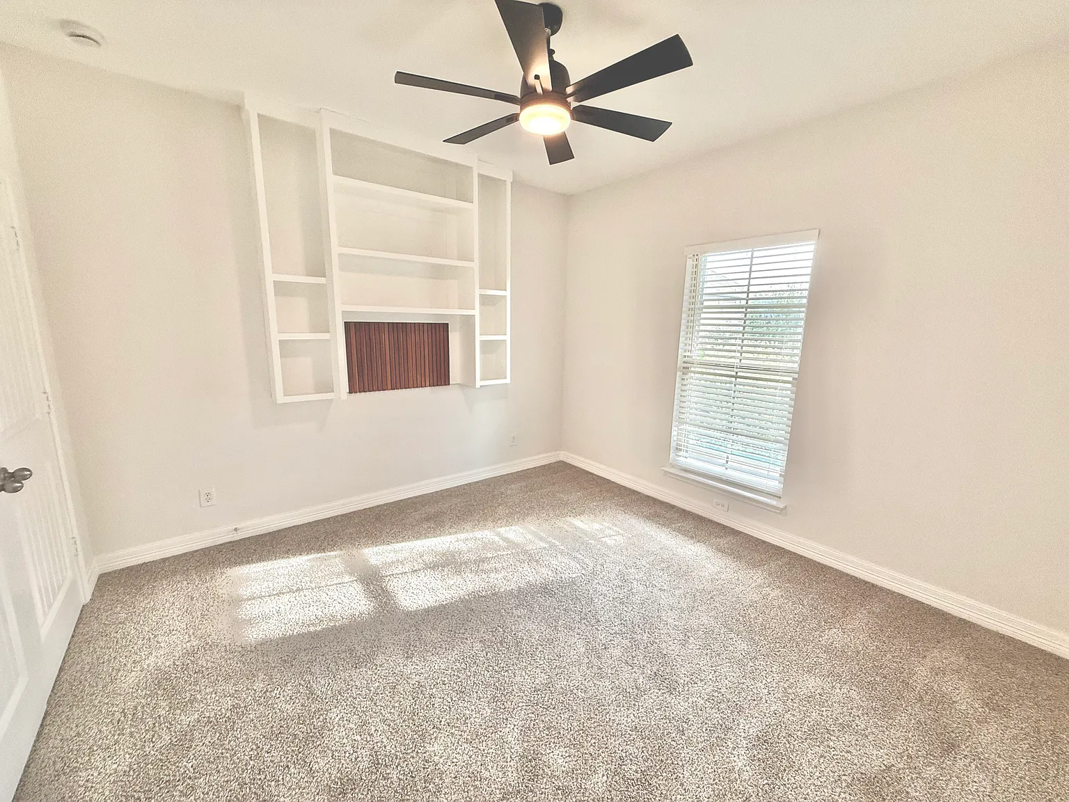 4 bed, 2285 sqft, $2,200 — Photo 4