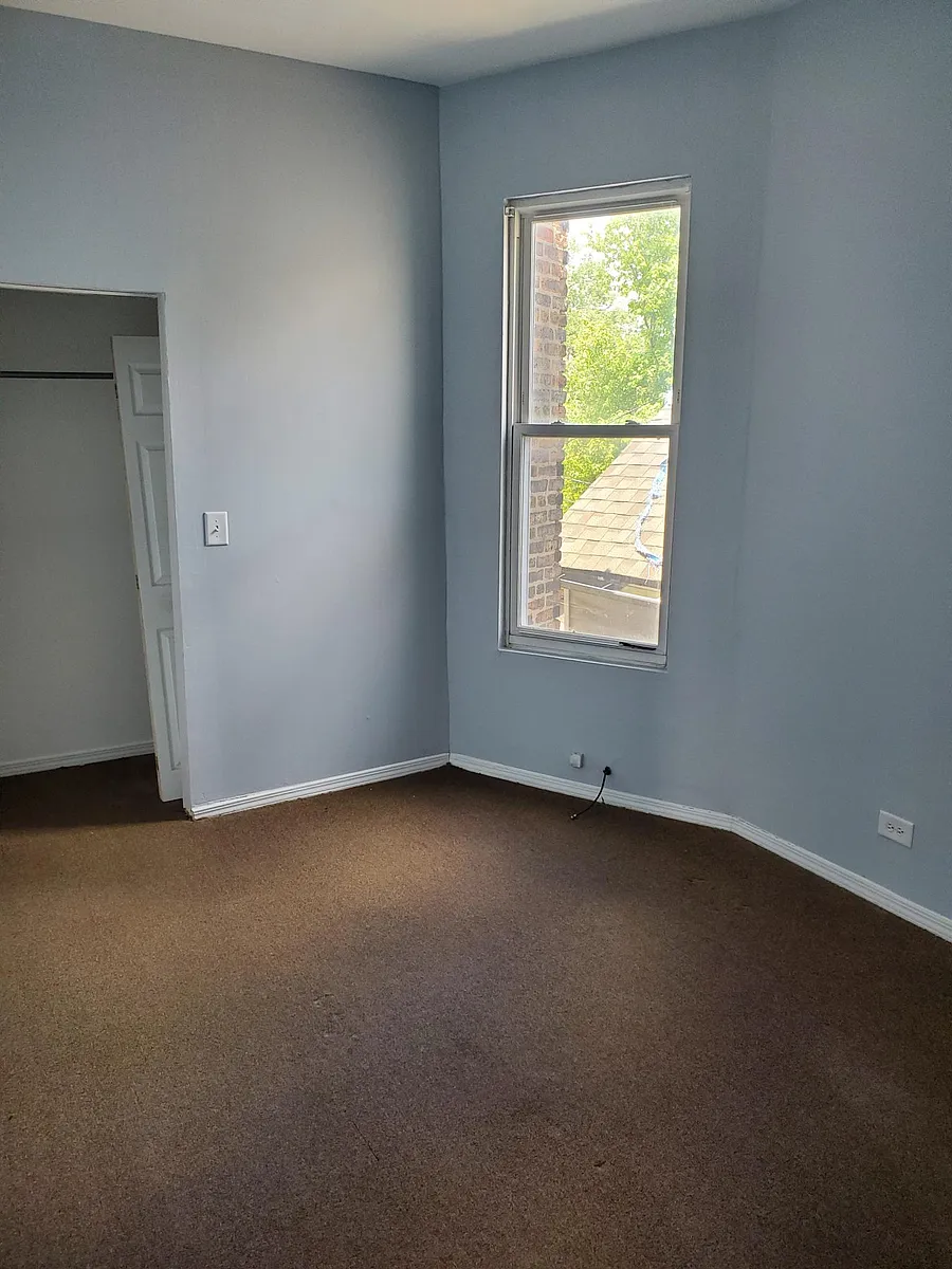 Building Photo - 6856 S Dorchester Ave #2