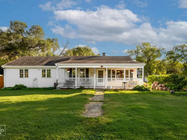 28W659 Lester St, West Chicago, IL 60185