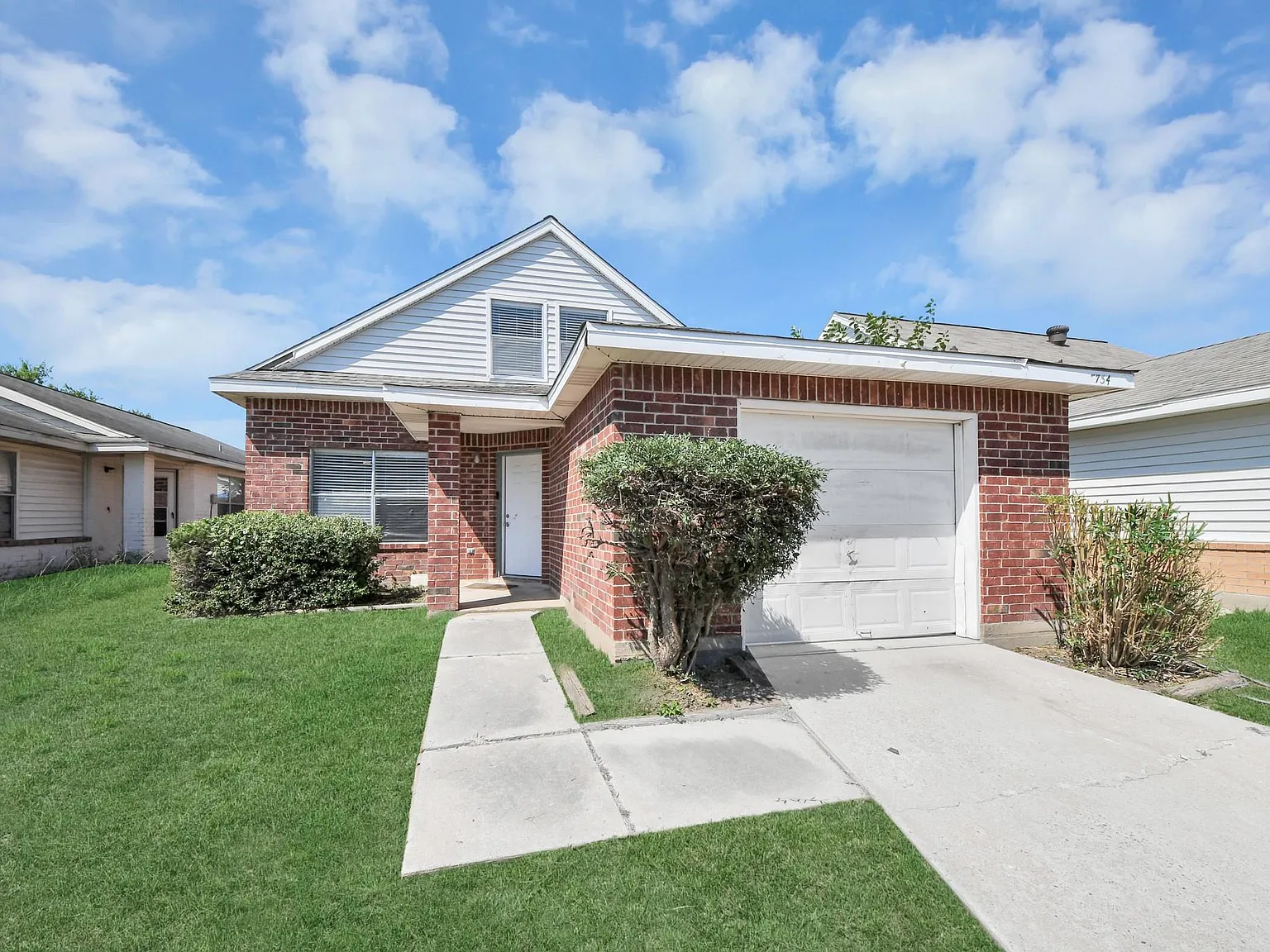 4 bed, 2.0 bath, 4326 sqft, $1,700 — Photo 3