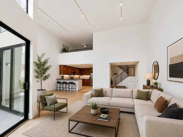 637 Natoma St #3 — Photo 1