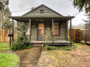 906 S Water St, Silverton, OR 97381