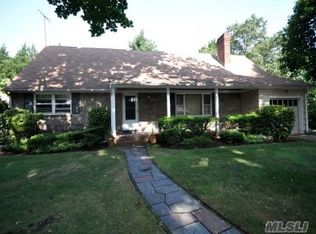 1584 Rockwin Rd, Rockville Centre, NY 11570