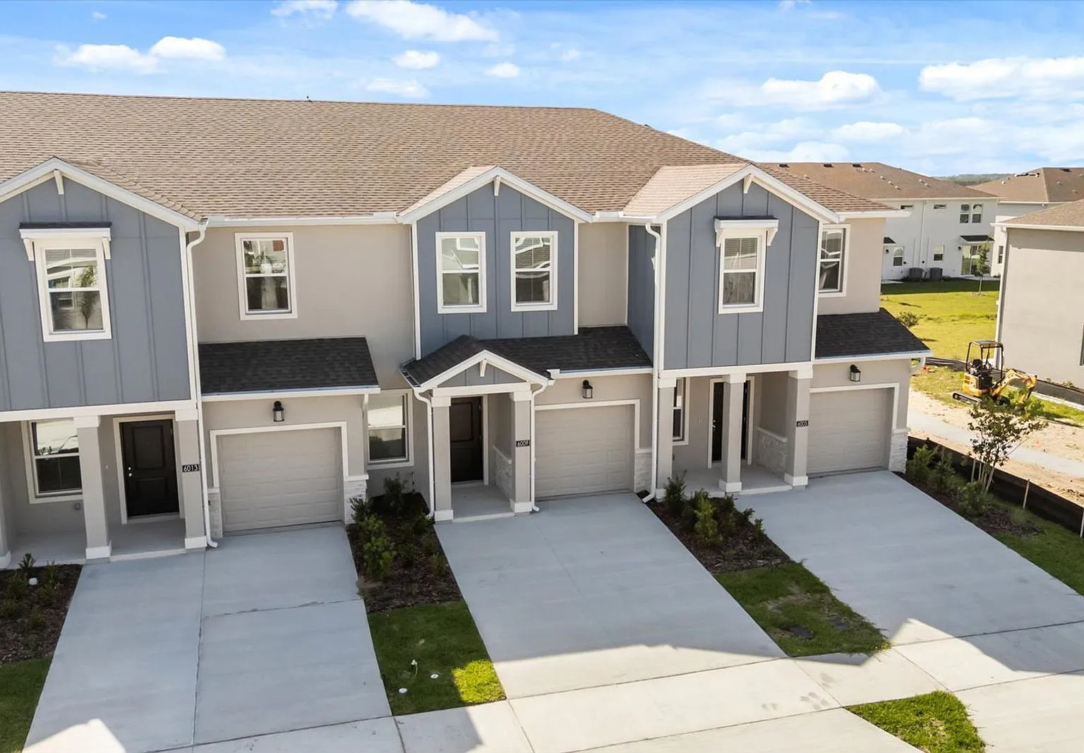 3 bed, 2.5 bath, $2,400 — Photo 2