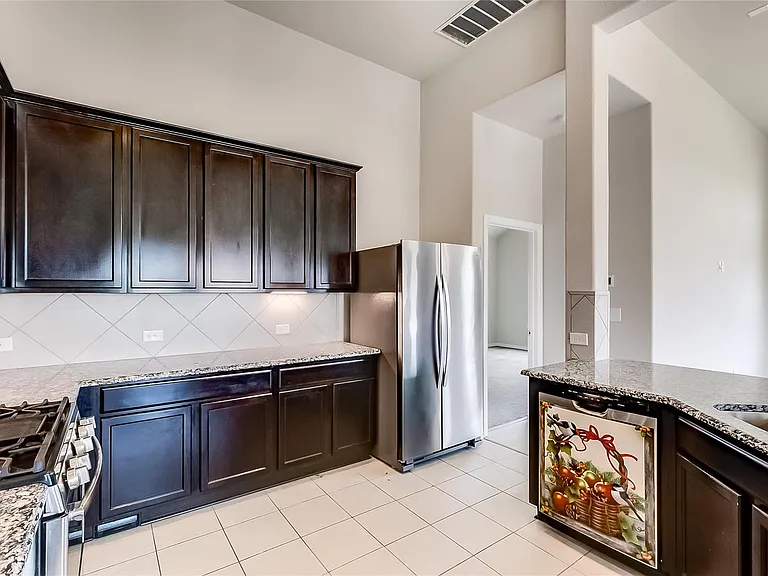 505 Palmilla St — Photo 10