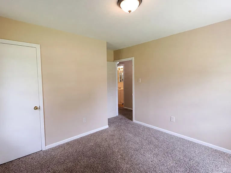 4600 Voss Dr — Photo 6