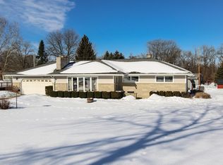 W160N6265 Edgemont Dr, Menomonee Falls, WI 53051