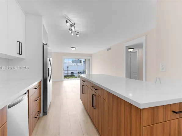 8752 SW 12th St APT 201, Miami, FL 33174