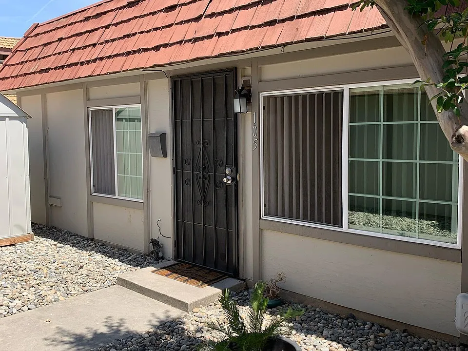 5444 N Del Mar Ave #108