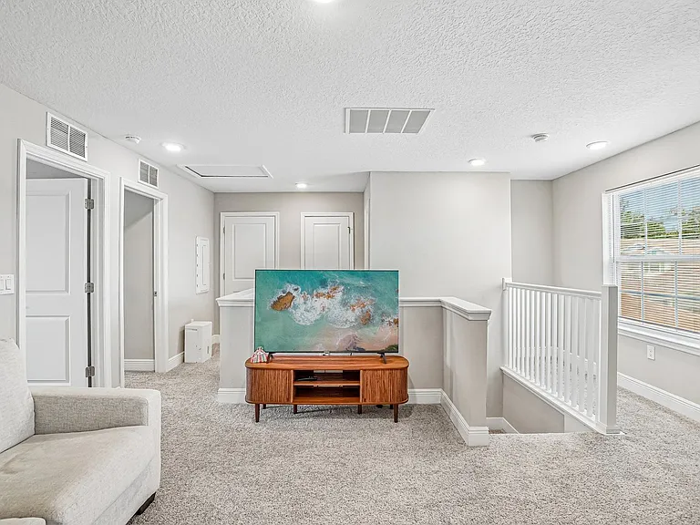 5282 Neil Dr — Photo 35