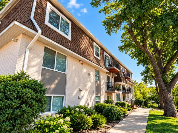 Welcome to Royal Valley Apartments Blue Springs, 1200 NW State Route 7 #B-302, Blue Springs, MO 64014