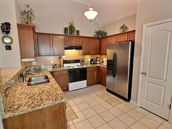 5th image of 9286 N Fairmont Cir