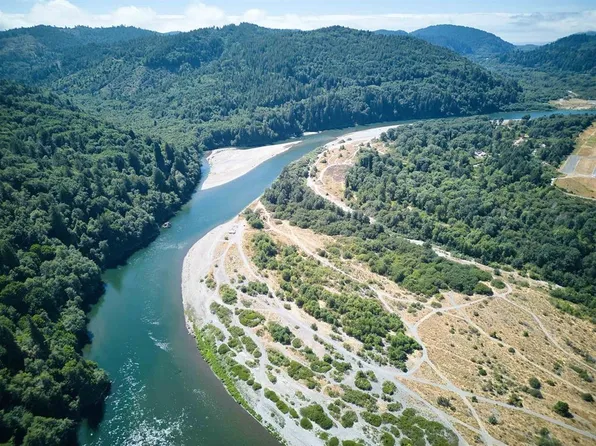 200 Trinity Way, Klamath, CA 95548