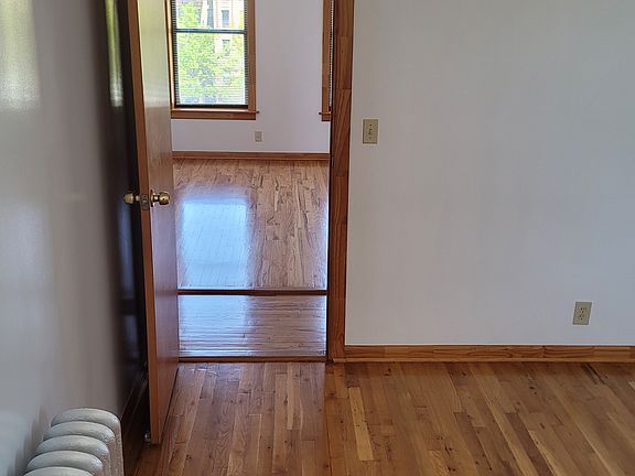 4th image of 1001 Lincoln Pl APT 4C