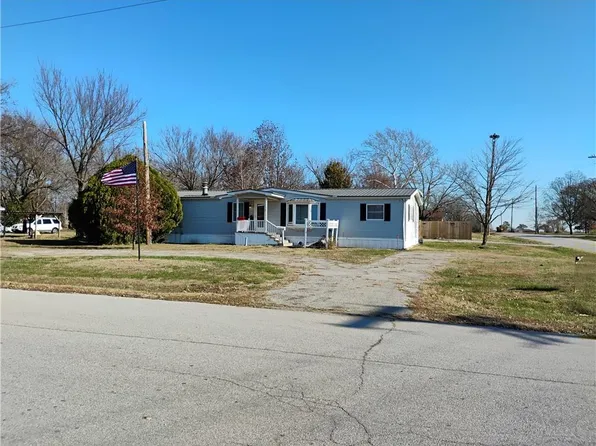 820 S Ozark St, Girard, KS 66743