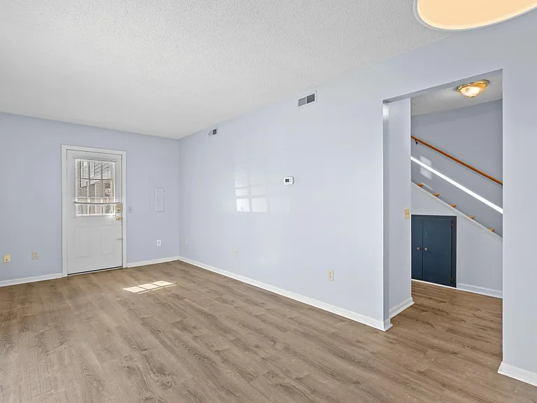 345 15th Ave S #1 — Photo 8