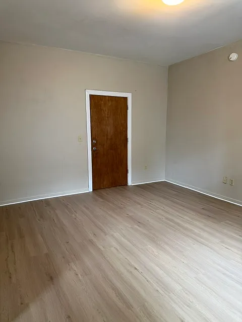1 bed, 800 sqft, $1,095 — Photo 2
