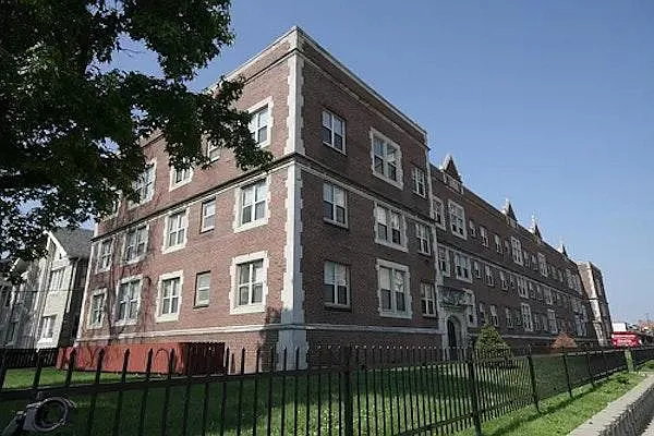 Barrington Apartments — Photo 1