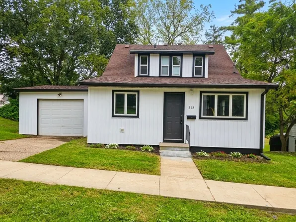 318 W 4th St, Monticello, IA 52310