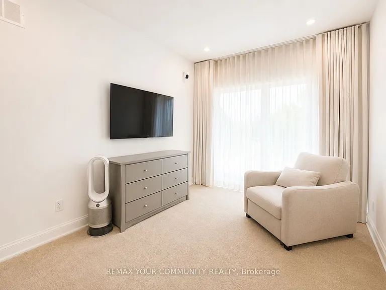 39 Persica St — Photo 15