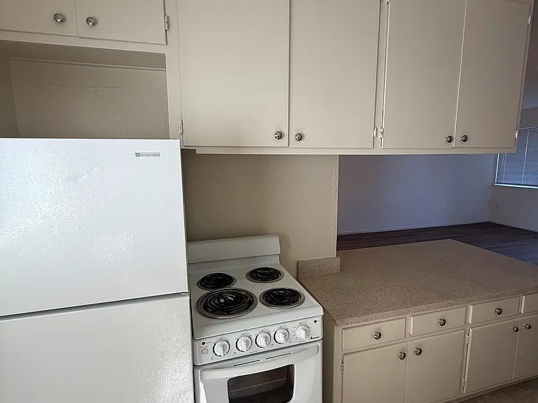 3240 W St — Photo 3