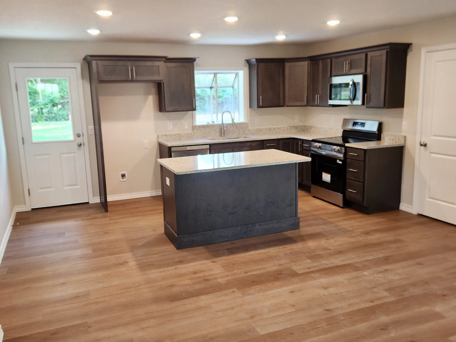 3 bed, 1320 sqft, $1,400 — Photo 4