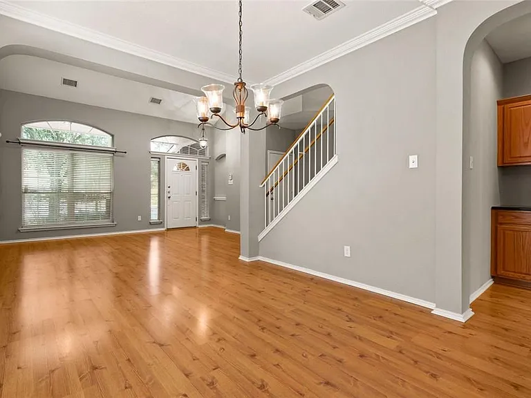 2633 Bolton St — Photo 3