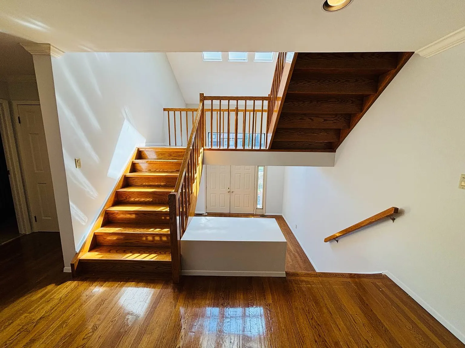 3 bed, 3.5 bath, $6,850 — Photo 4