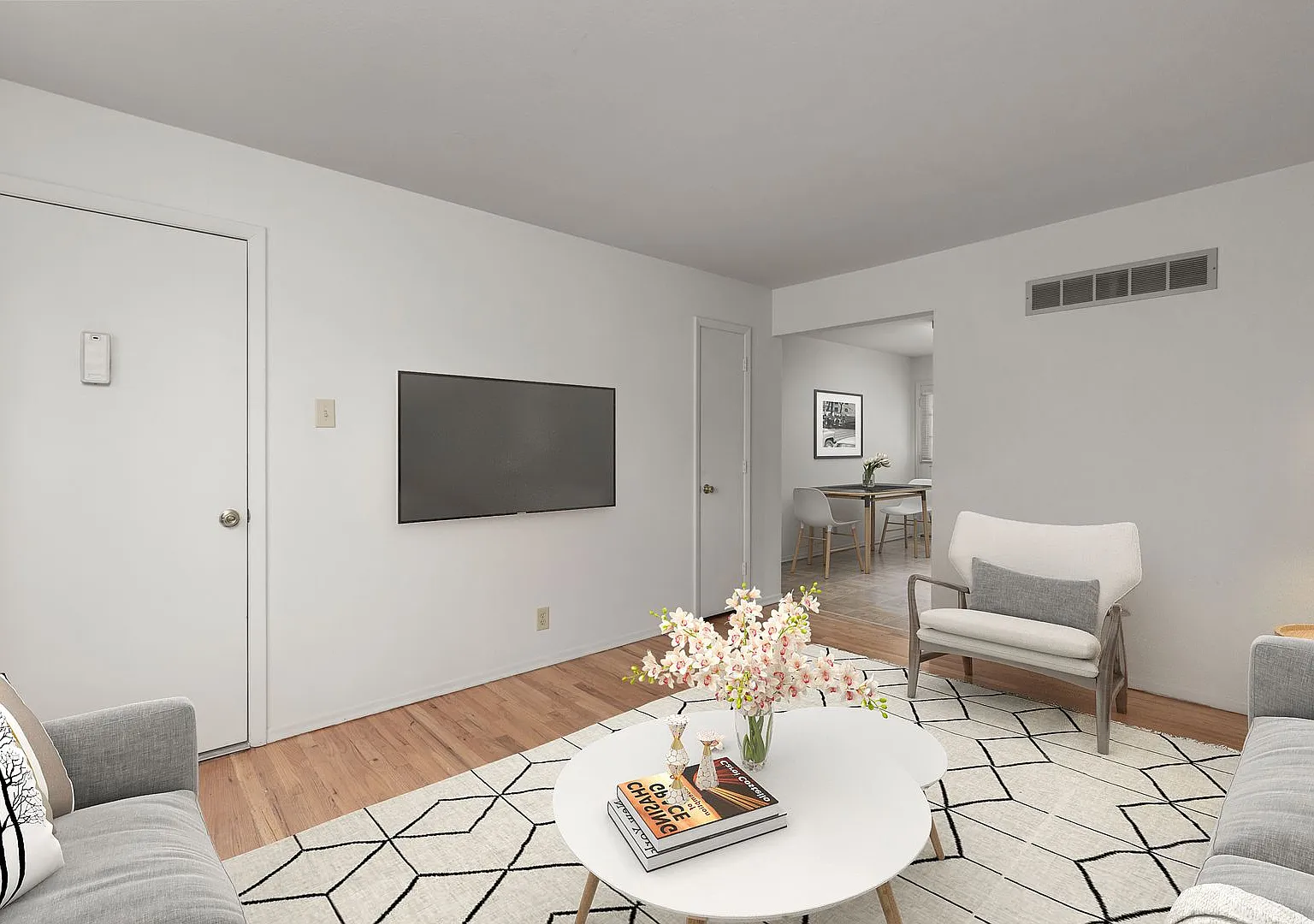 Leslie Lane Apartments — Photo 3