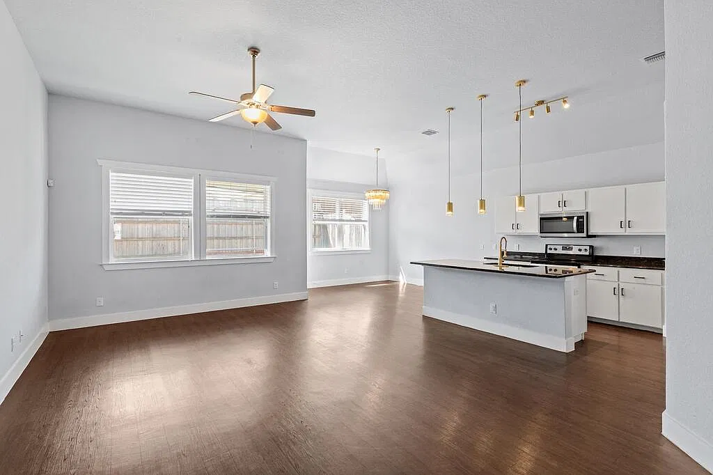4 bed, 1946 sqft, $2,600 — Photo 4