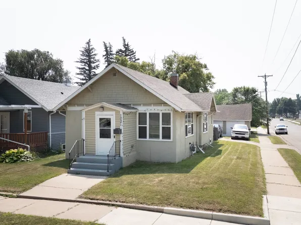 1021 7th Ave NW, Minot, ND 58703