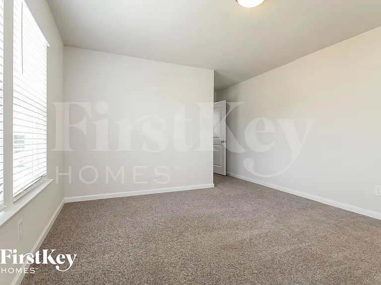 302 Ashborne Ln — Photo 11