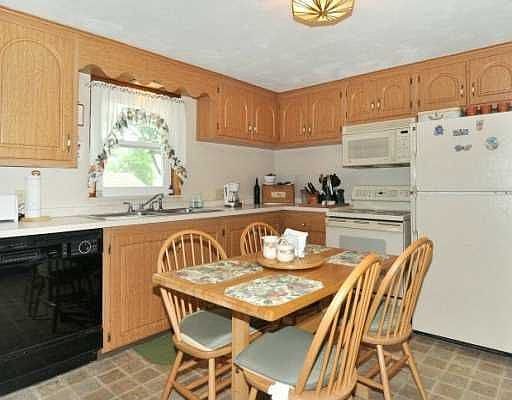 4th image of 71 Rockwood Ave