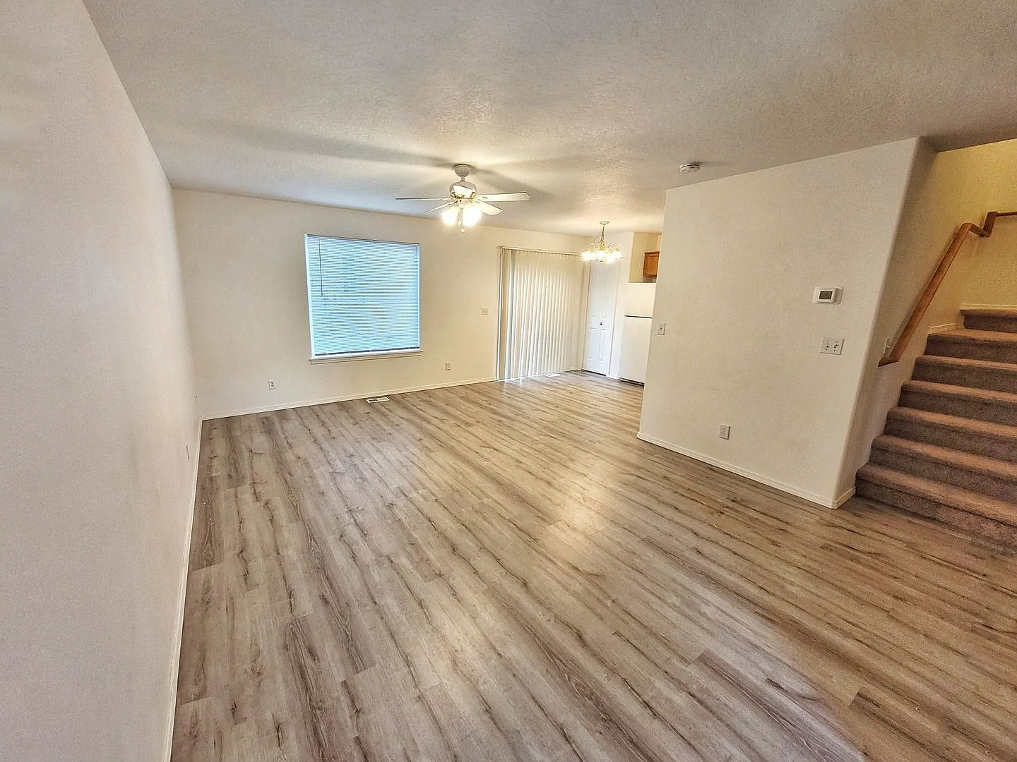 Beautiful 3 bed 1.5 bath Townhome with garage in Nampa! — Photo 3