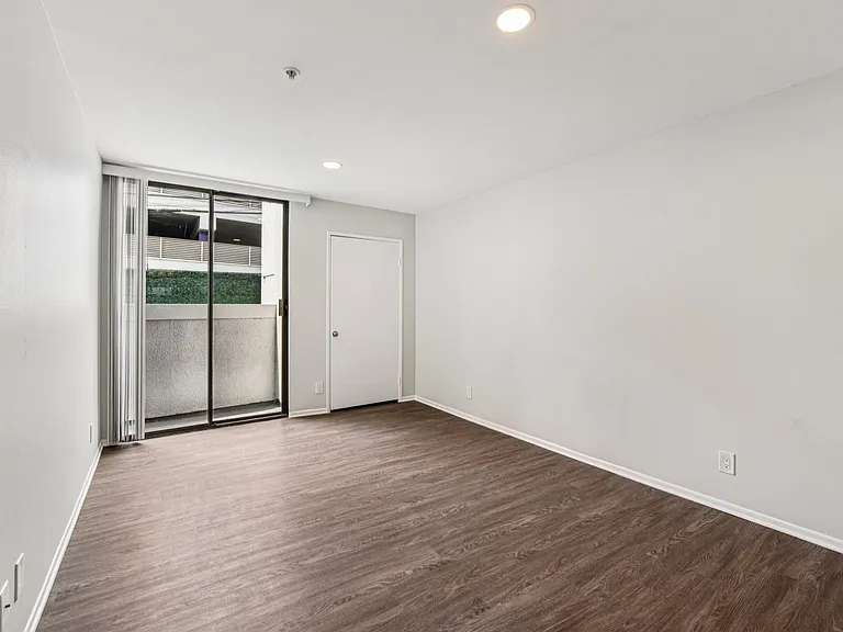 1223 Federal Ave — Photo 123