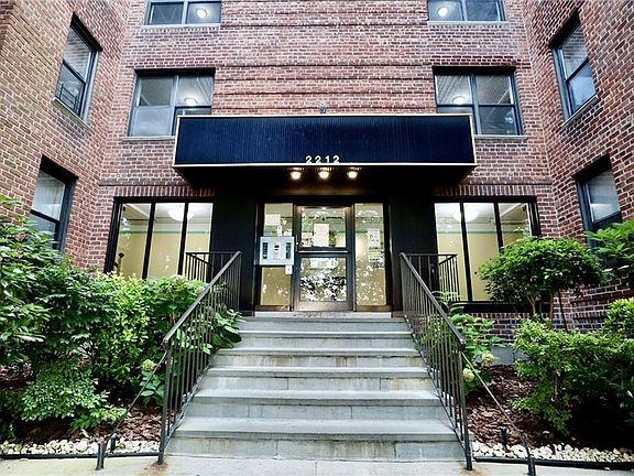 2nd image of 2212 Plumb 1st St APT 5G