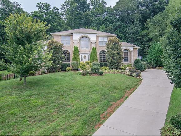 1st image of 105 Brooke Green Dr