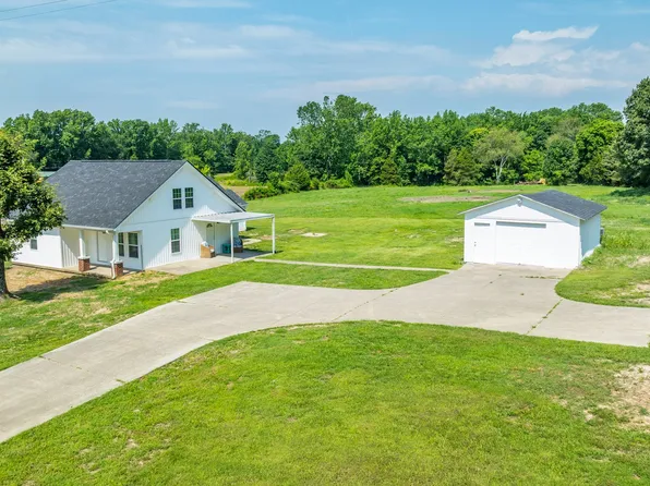 605 Fairfield Rd, Westmoreland, TN 37186